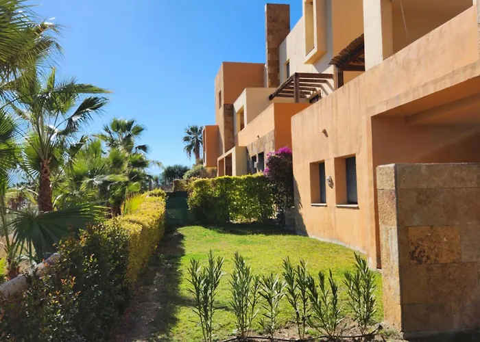 Bajo Con Jardin Propio En Valle Del Este Golf!!